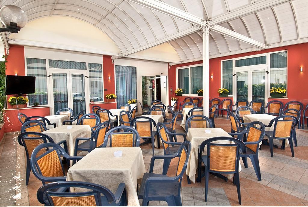 Hotel Europa Cupra Marittima Zewnętrze zdjęcie