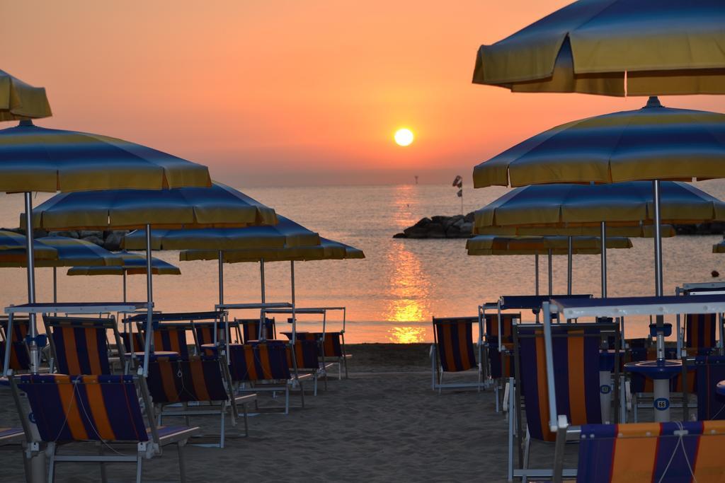Hotel Europa Cupra Marittima Zewnętrze zdjęcie